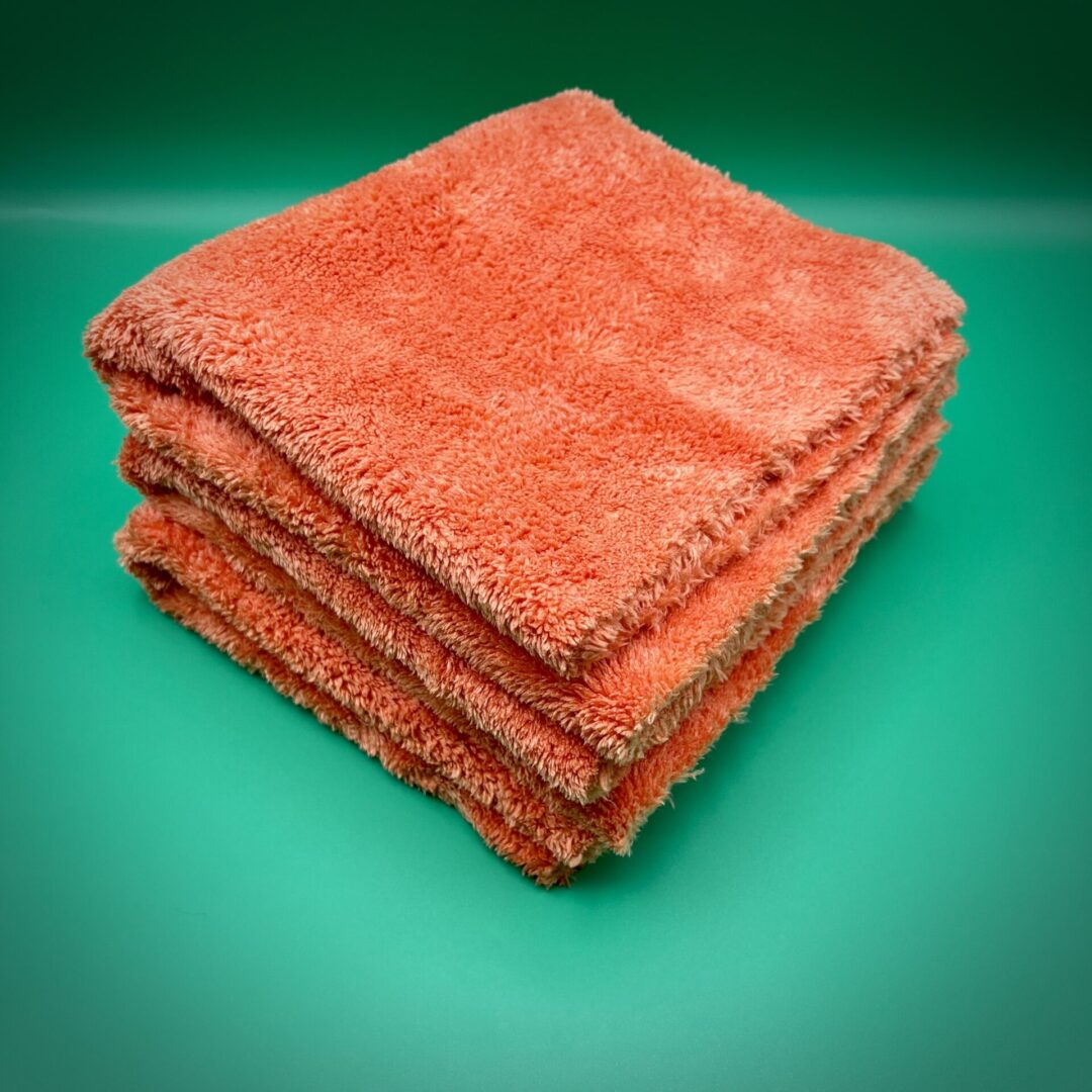 Edgeless detailing towel